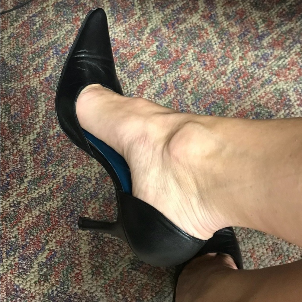 Charles David Black Leather Pointed-Toe Stiletto Pumps - Picture 7 of 8
